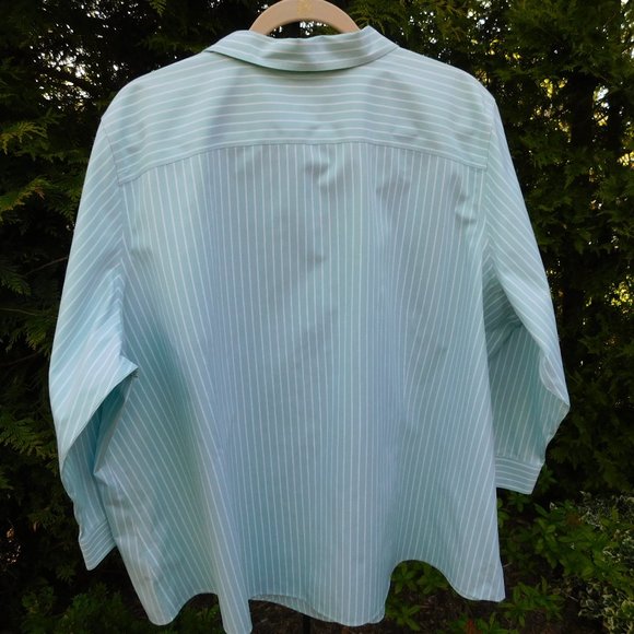 LL Bean Aqua/White Pinstripe 3/4-Sleeve Wrinkle-Resistant Buttonfront Top NWT - Picture 3 of 3